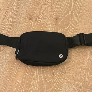 lululemon athletica Everywhere Belt Bag